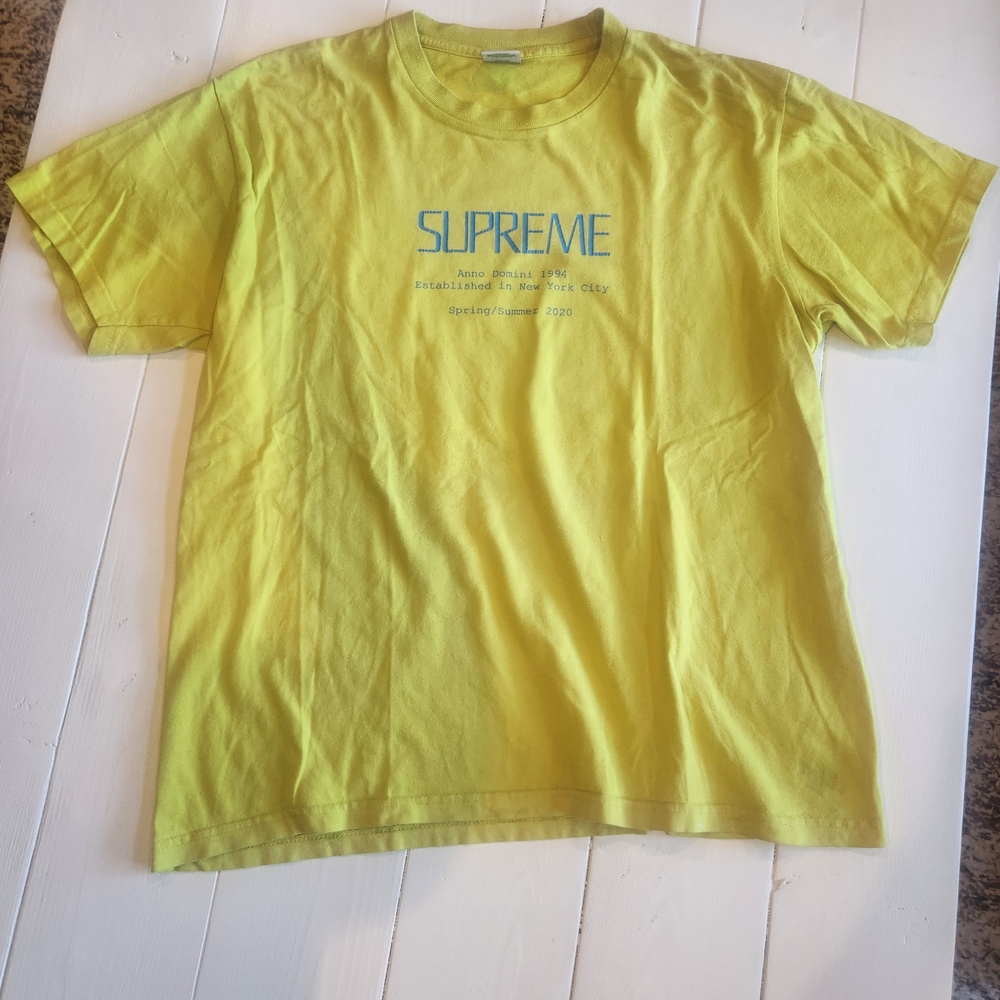 Supreme t-shirt size medium